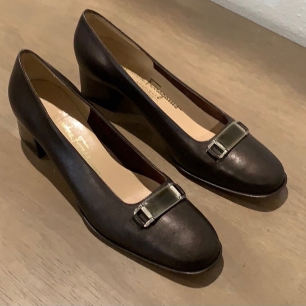 Authentic Salvatore Ferragamo luxury designer signature leather heels sz 7.5 M - Picture 2 of 10